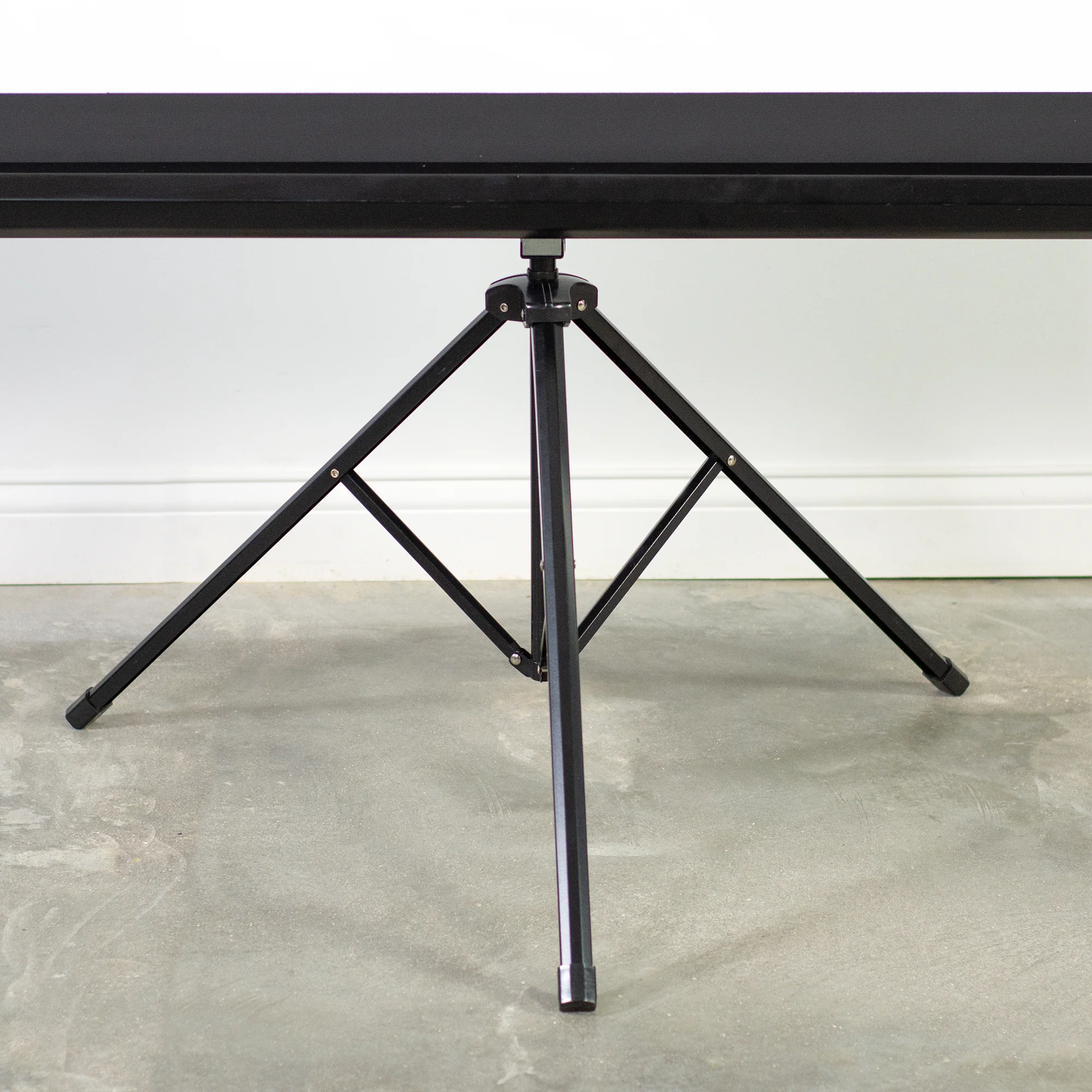 100" Portable Tripod Projector Screen 4:3 - Image 9