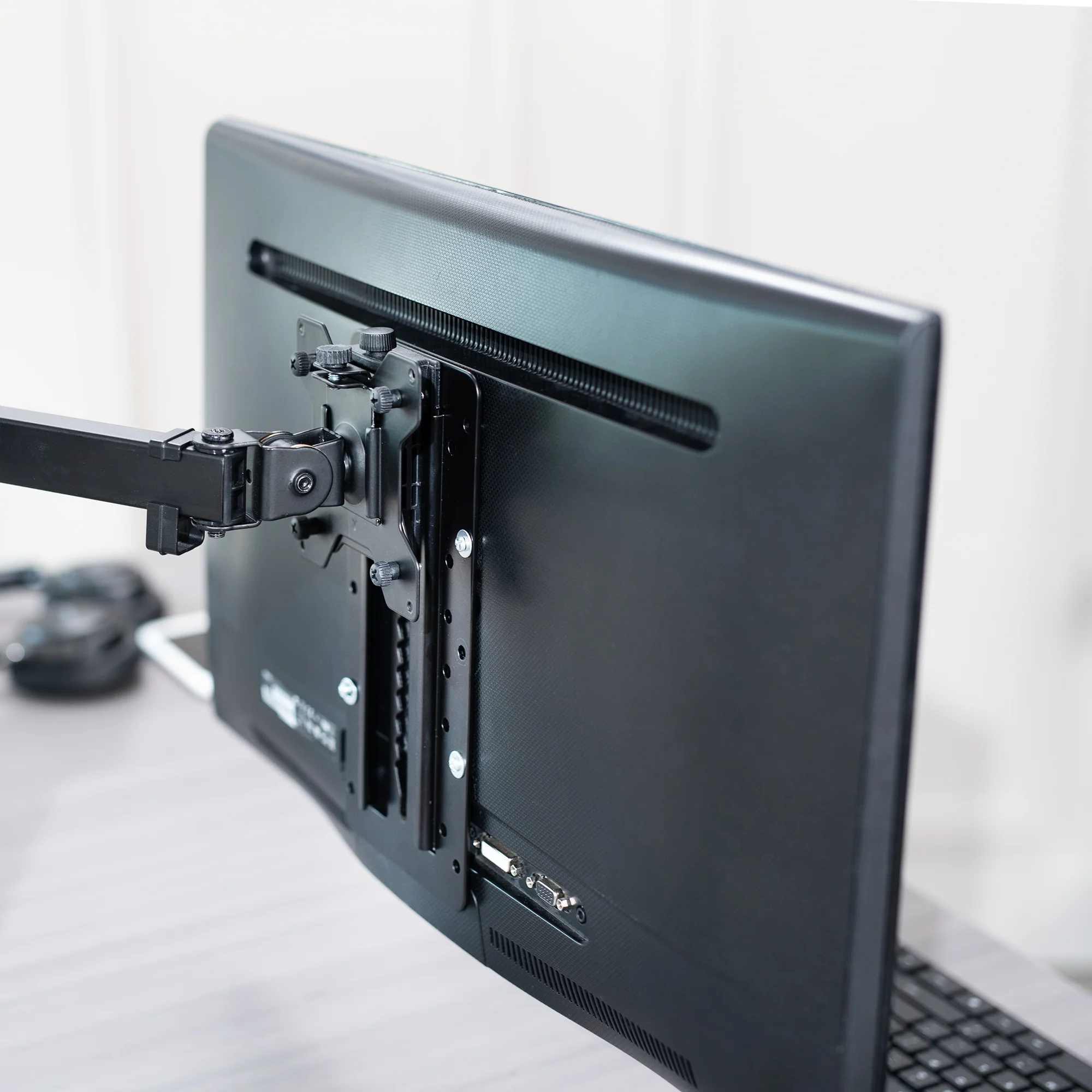 Height Adjustable VESA Adapter - Image 6